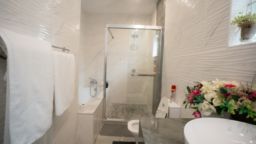  Bedroom Property for Sale in Flamwood North West